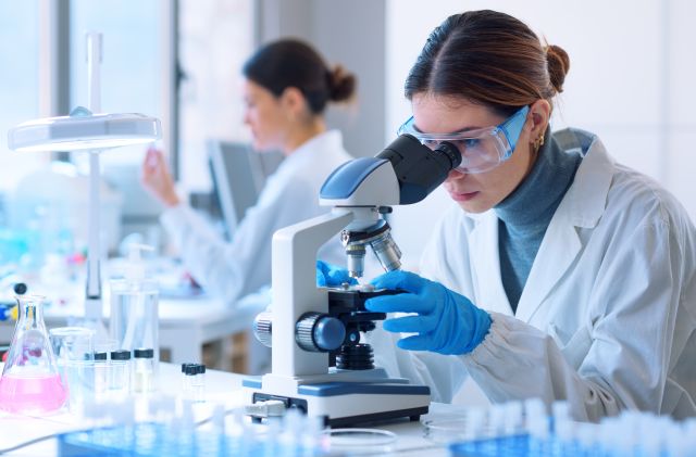 Forscher arbeiten an einer klinischen Studie