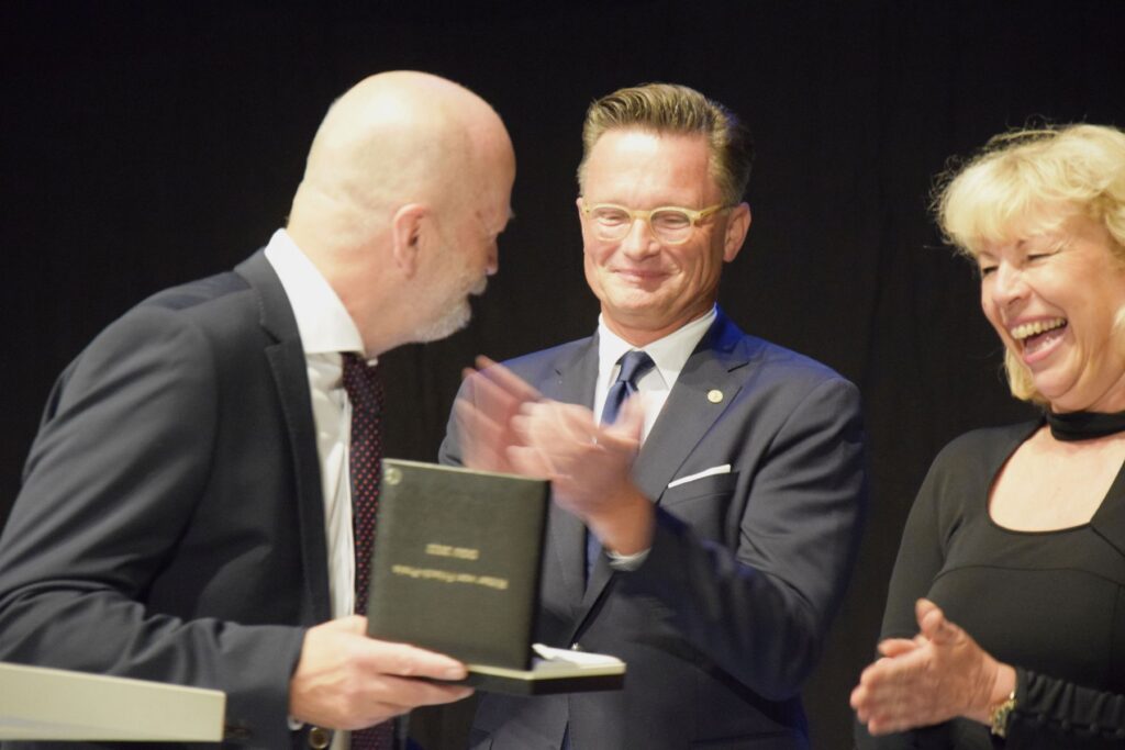 Enzmann erhält Ritter-von-Frisch-Preis