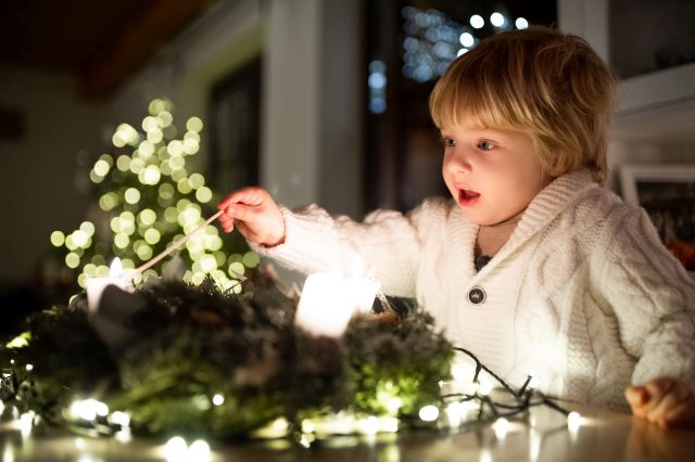 Kind in der Adventszeit