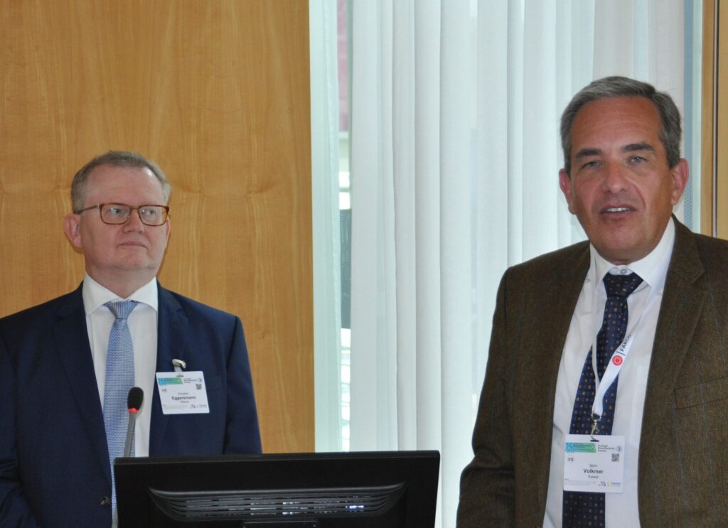 Prof. Christian Eggersmann, Klinikum Rheine (l.), und Prof. Björn Volkmer, Klinikum Kassel diskutierten über Existenzfragen der klinischen Urologie – heute und in Zukunft. (Foto © Runkel)