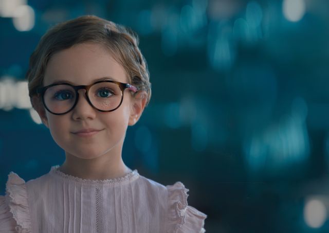 Kind mit Brille