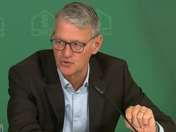 Der DKG-Vorstandsvorsitzende Dr. Gerald Gaß sieht angesichts des Covid-Jubiläums am Montag Versäumnisse der Politik. Quelle: DKG