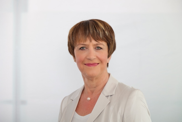 Dr. Doris Pfeiffer, Vorstandsvorsitzende des GKV-Spitzenverbandes, in einem professionellen Porträt.