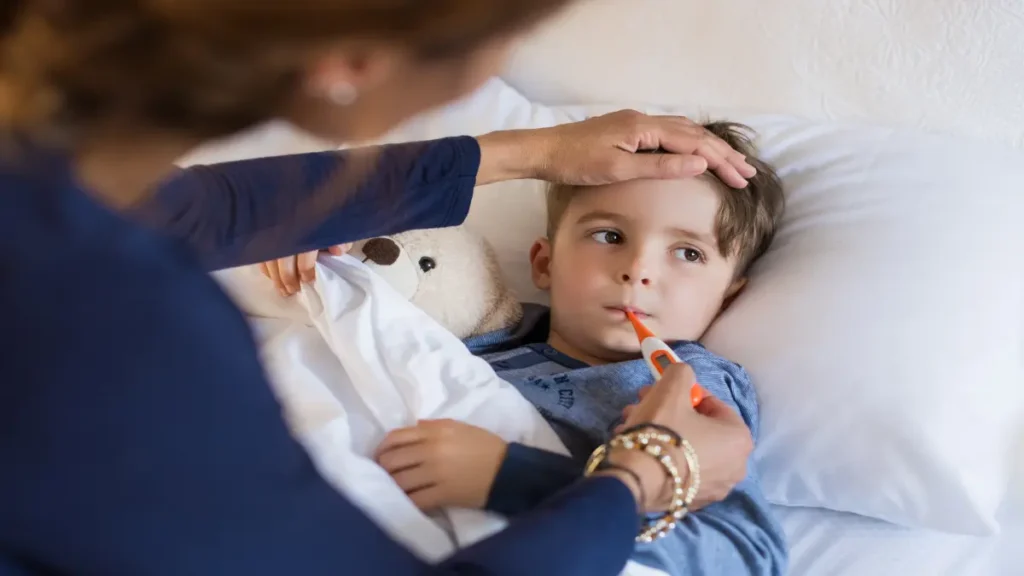 Fieber messen bei kleinem Jungen