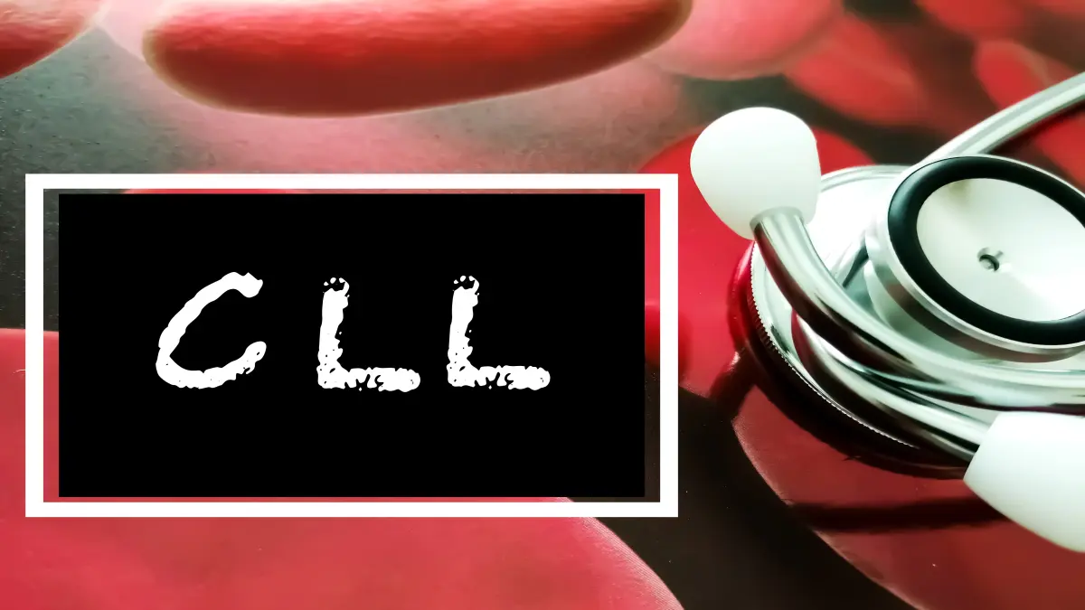 Stethoskop auf rotem Hintergrund mit der Aufschrift CLL, Symbol für chronisch lymphatische Leukämie