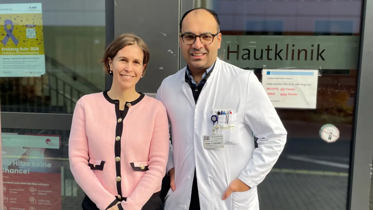 Prof. Dr. Dr. Alpaslan Tasdogan (Klinik für Dermatologie) und Prof. Dr. Sylvia Hartmann (Institut für Pathologie).