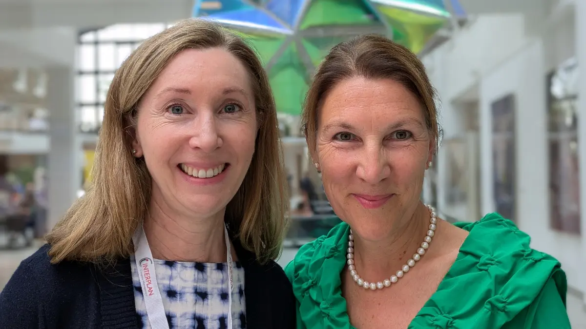 Anja Liekfeld und Nicola Vandemeulebroecke von den Augenchirurginnen e.V und DOG-Arbeitskreis Frauen