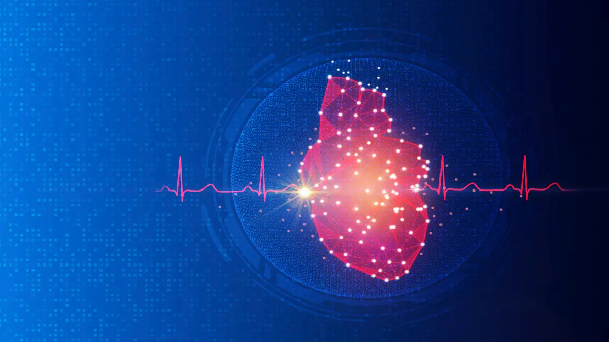 Digitales, leuchtendes Herz mit EKG-Linie vor blauem Hintergrund