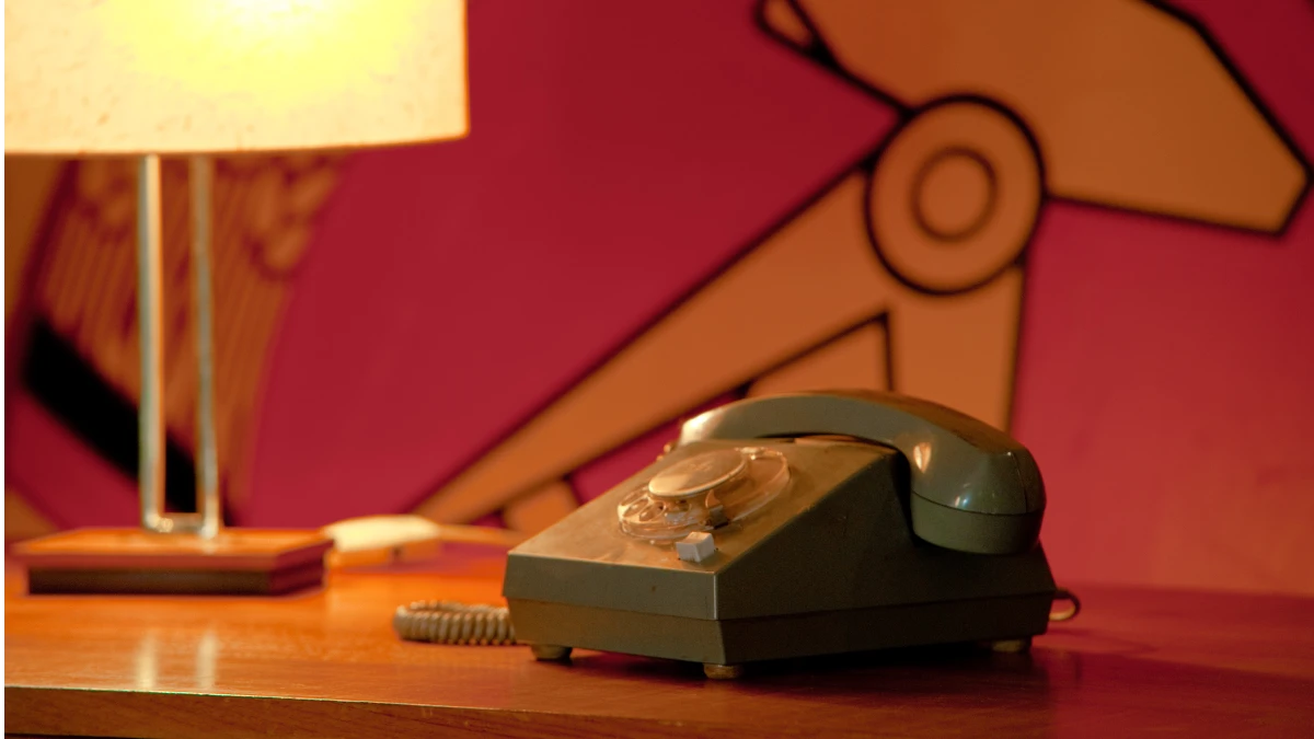 Altmodisches Wahltelefon, Symbolbild für Kommunikation in der DDR.