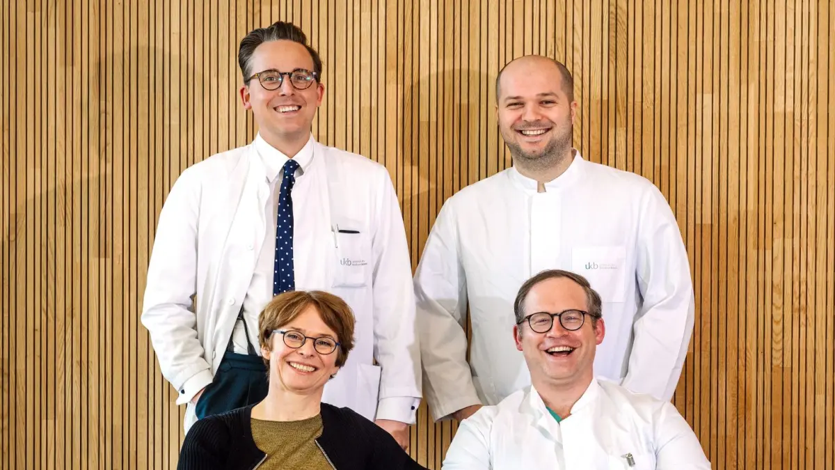 Forschungsteam zur Delir-Diagnose am UKB: Prof. Dr. Alexandra Philipsen, Prof. Dr. Dr. Enzo Lüsebrink, Dr. Dr. David H.V. Vogel und Endrit Cekaj