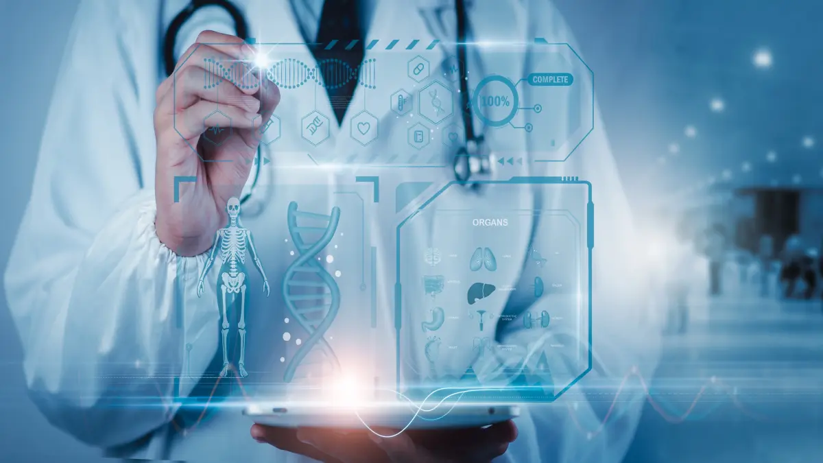 Arzt nutzt Tablet mit digitalen medizinischen Grafiken zu DNA, Organen und Skelett – digitale Medizin und Innovation