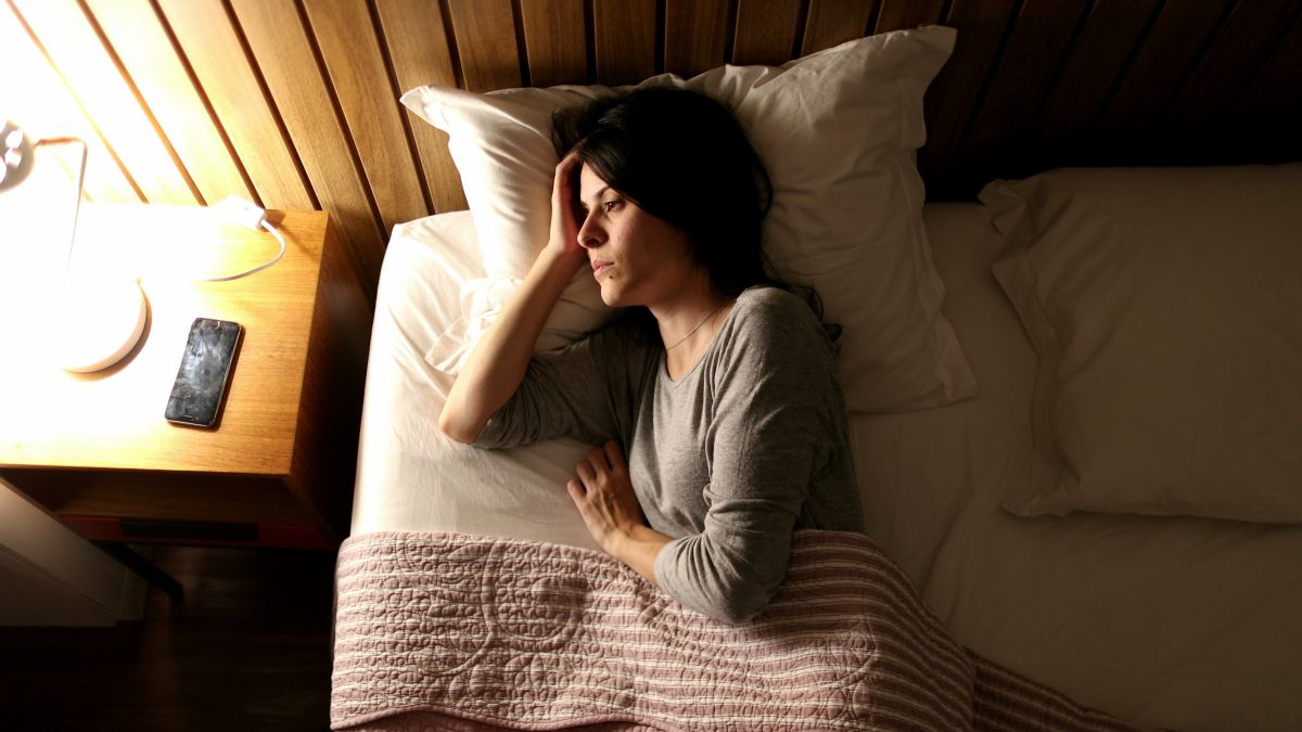 Frau leidet unter Insomnie