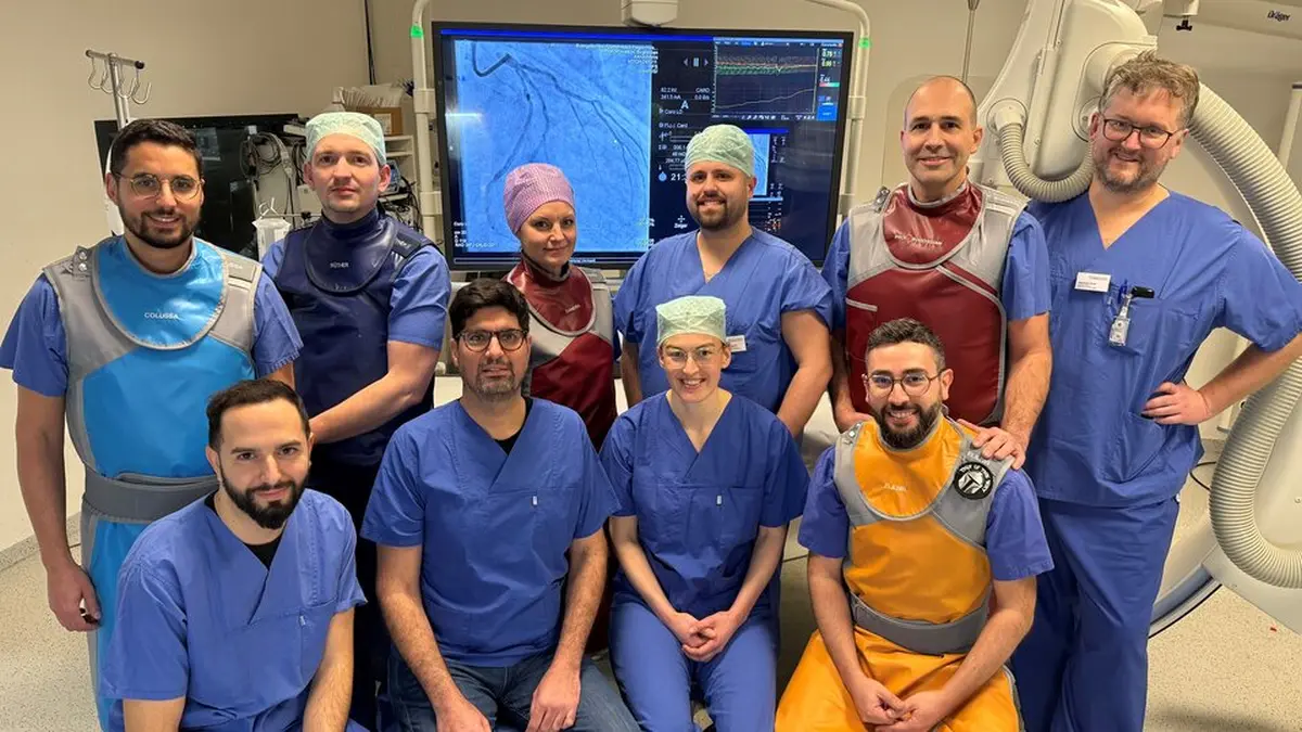 Das Team der Klinik für Kardiologie und Rhythmologie des Ev. Krankenhaus Hagen-Haspe im OP mit neuer Messmethode
