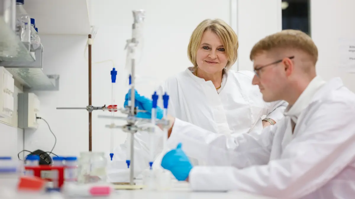 Prof. Alexandra K. Kiemer forscht mit ihrem Team an der Universität des Saarlandes zur Rolle des Proteins IMP2 bei Tumorwachstum und neuen Krebstherapien
