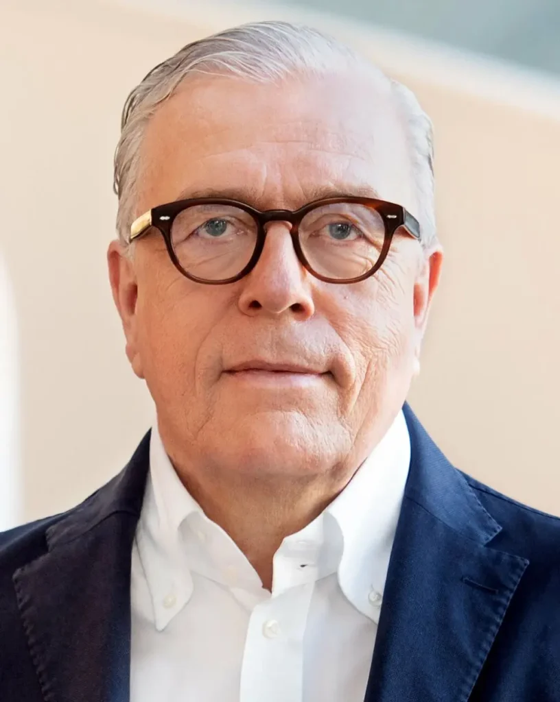 Mit Verärgerung hat BÄK-Präsident Dr. Klaus Reinhardt auf das straffe Tempo im Gesetzgebungsverfahren der GKV-Reform reagiert. (Foto: Die Hoffotografen)