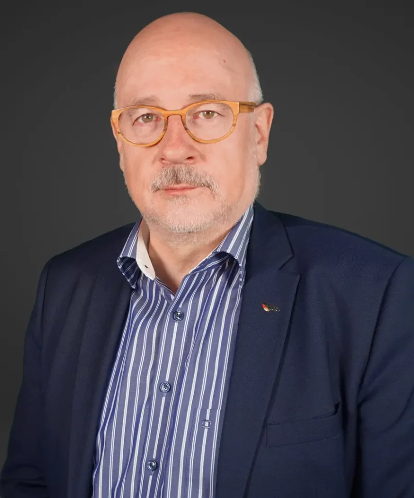 Der SpiFa-Vorstandsvorsitzende Dr. Dirk Heinrich droht mit der Vier-Tage-Woche in den Facharzt-Praxen. © SpiFa