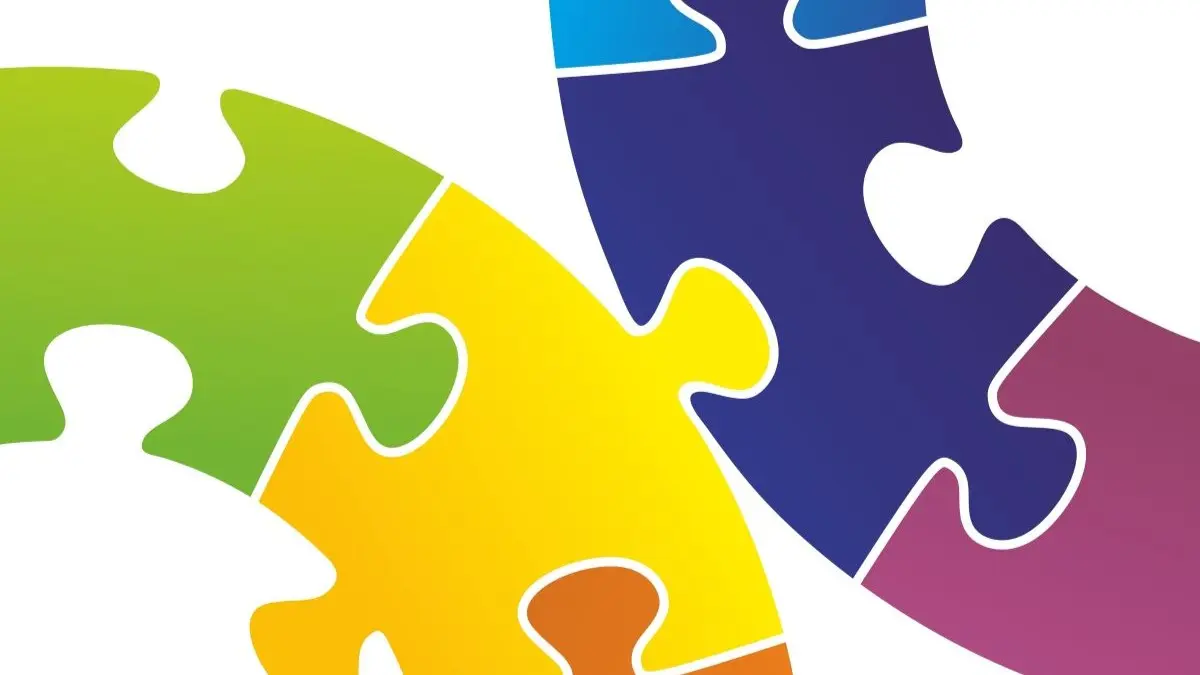 Bunte Puzzleteile formen einen Kreis als Symbol dafuer, dass die medizinische Ausbildung aerztinnen und aerzte lehrt das Gesamtbild zu sehen