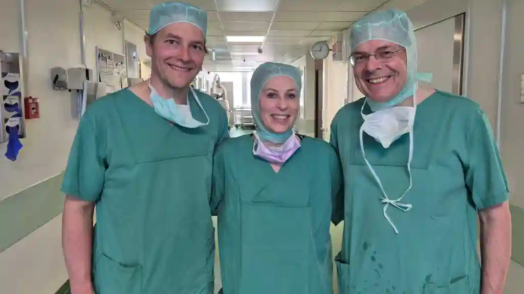 Erfolgreiches OP-Team: Prof. Dr. Rolf Salcher, Prof. Dr. Anke Leichtle und Prof. Dr. Thomas Lenarz