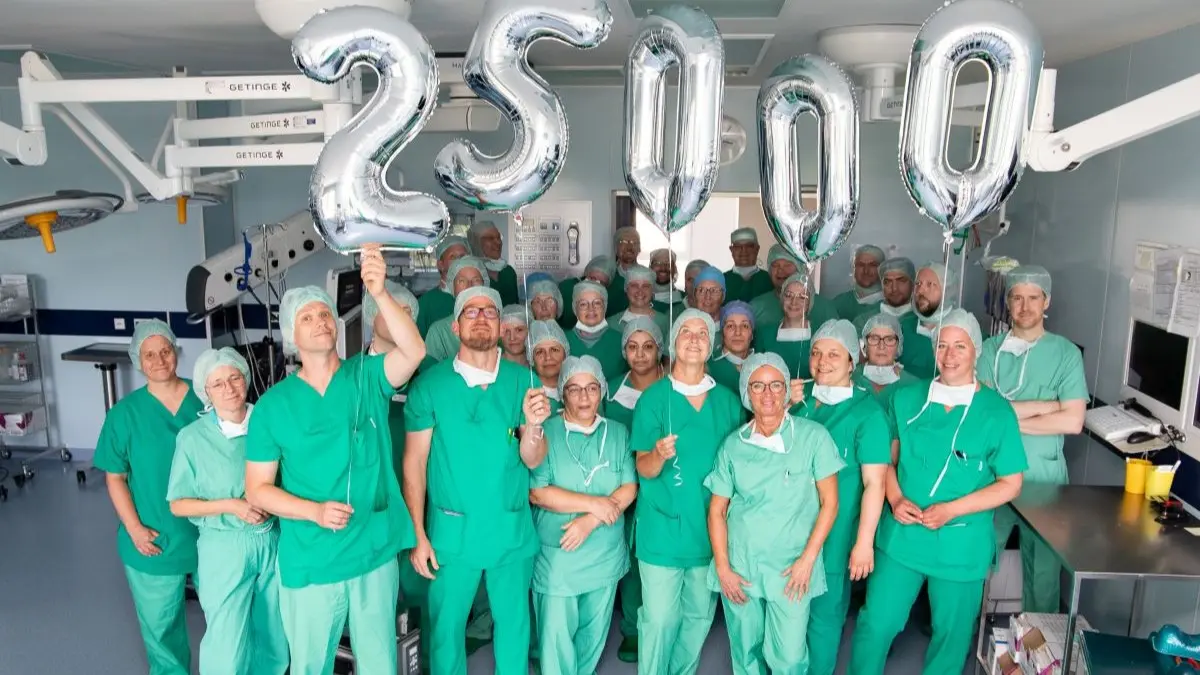 Über 25.000 Roboter-assistierte Prostataektomien freut sich das Gronauer OP-Team. © St. Antonius-Hospitals Gronau/Öffentlichkeitsarbeit/Unternehmenskommunikation