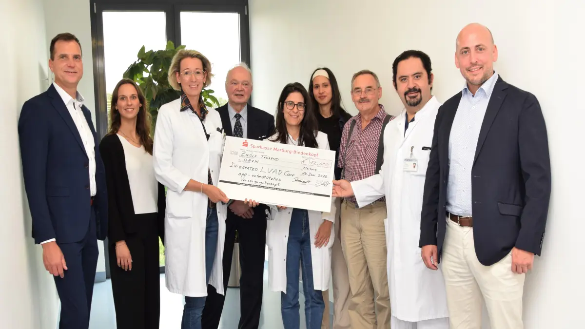 Spendenübergabe für „Integrated LVAD Care" am UKGM Marburg – Förderverein übergibt 12.000-Euro-Scheck an Projektteam des Herzzentrums