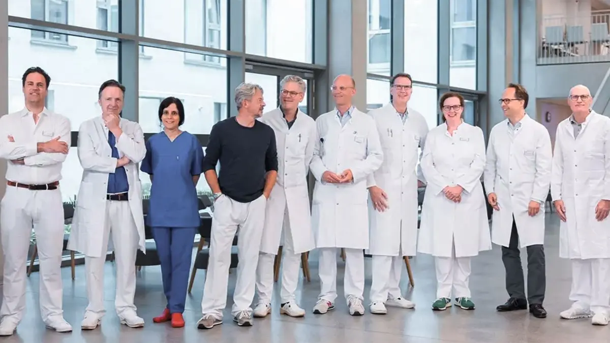 Das RAMPP-Studienteam der Martini-Klinik: Prof. Dr. Dr. Philipp Mandel, Prof. Dr. Georg Salomon, Prof. Dr. Derya Tilki, Prof. Dr. Alexander Haese, Prof. Dr. Markus Graefen, Prof. Dr. Lars Budäus, Prof. Dr. Thomas Steuber, Dr. Imke Thederan, Prof. Dr. Tobias Maurer, Prof. Dr. Hans Heinzer (v l. n. r.) © Martini-Klinik