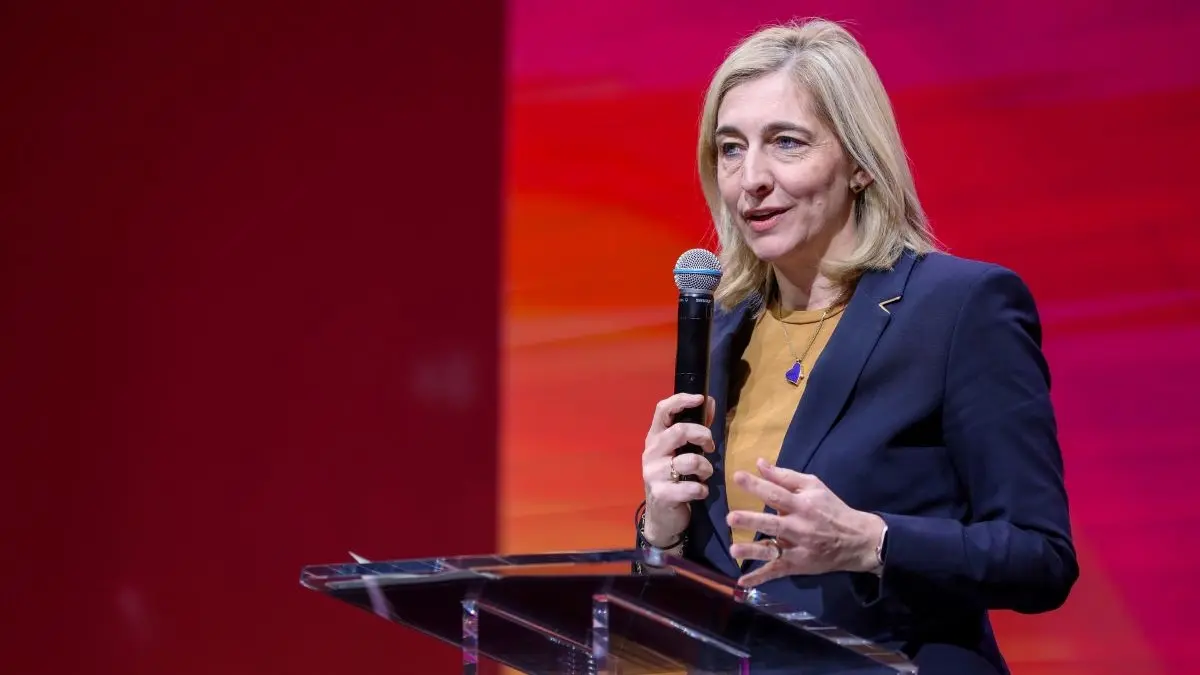 Ihre professionelle Umsetzung des GKV-Gesetzes qualifiziert Bundesgesundheitsministerin Nina Warken für die Aufnahme in die Kandidatenliste der Spahn-Nachfolge. © DMEA 2026