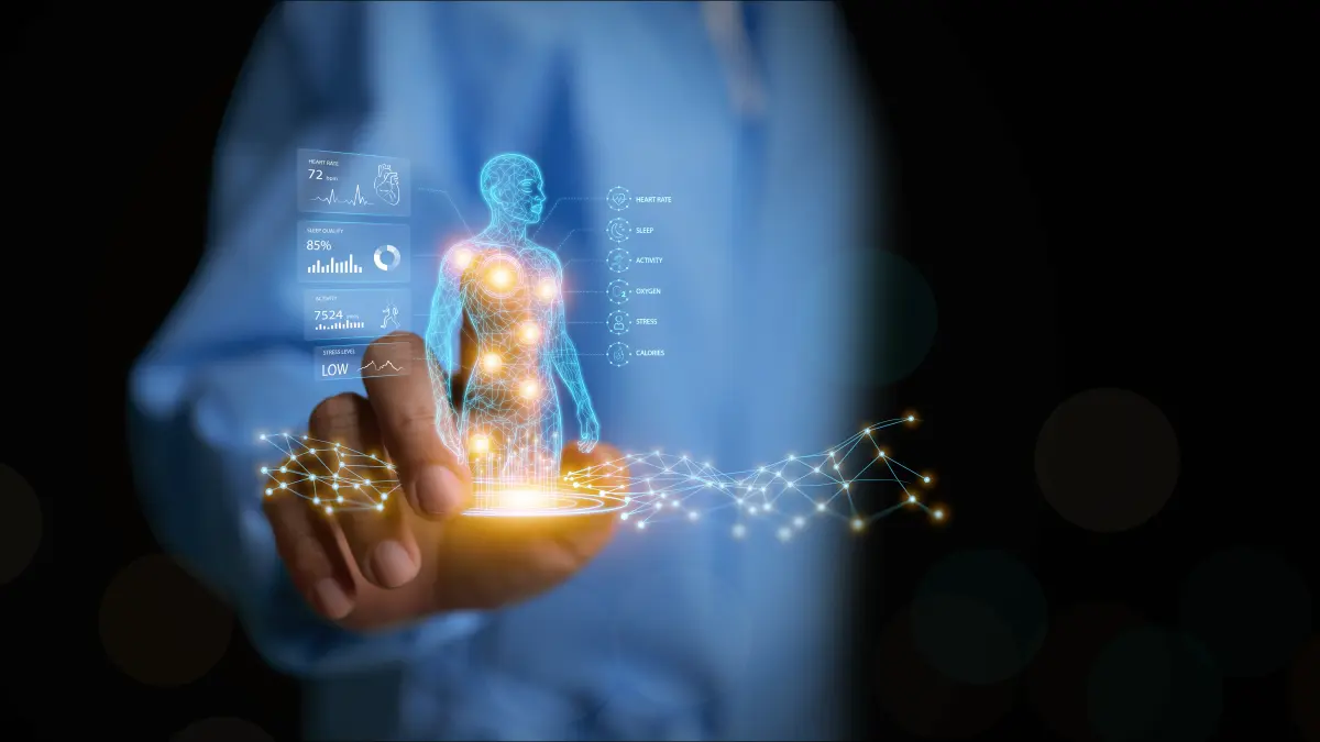 Symbolbild einer Hand, die ein holografisches menschliches Abbild mit Gesundheitsdaten haelt, fuer vernetzte Spitzenmedizin und digitale Krebsversorgung