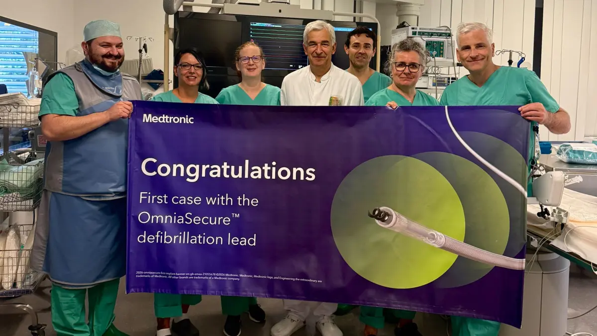 Kardiologie-Team des Klinikums Hanau unter Leitung von PD Dr. Christof Weinbrenner feiert ersten erfolgreichen Eingriff mit der weltweit dünnsten Defibrillationselektrode OmniaSecure von Medtronic