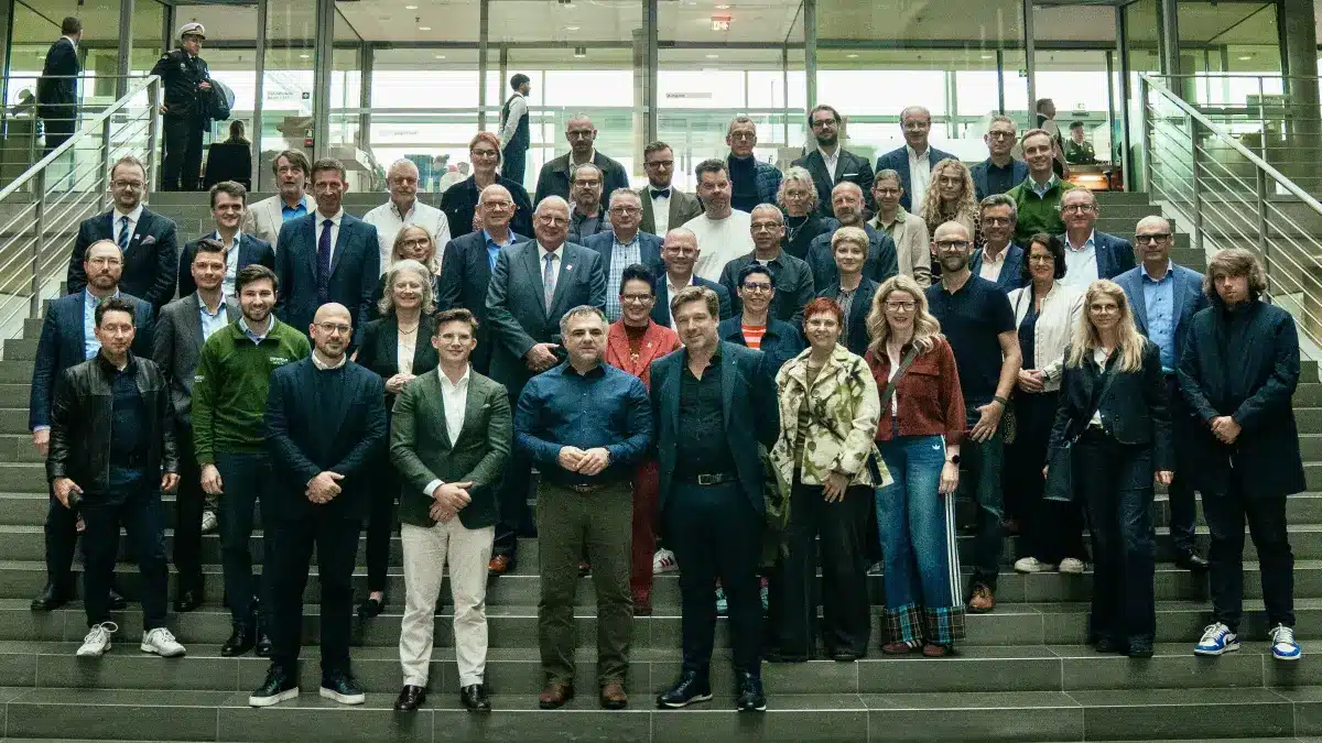 Dr. Christos Pantazis MdB mit Mirantus Besuchergruppe im Deutschen Bundestag