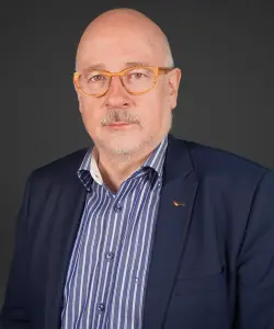 Dr. Dirk Heinrich, Vorstandsvorsitzender des SpiFa, sieht das Vertrauen der Fachärzte in die Politik stark erschüttert. Quelle © SpiFa e.V.