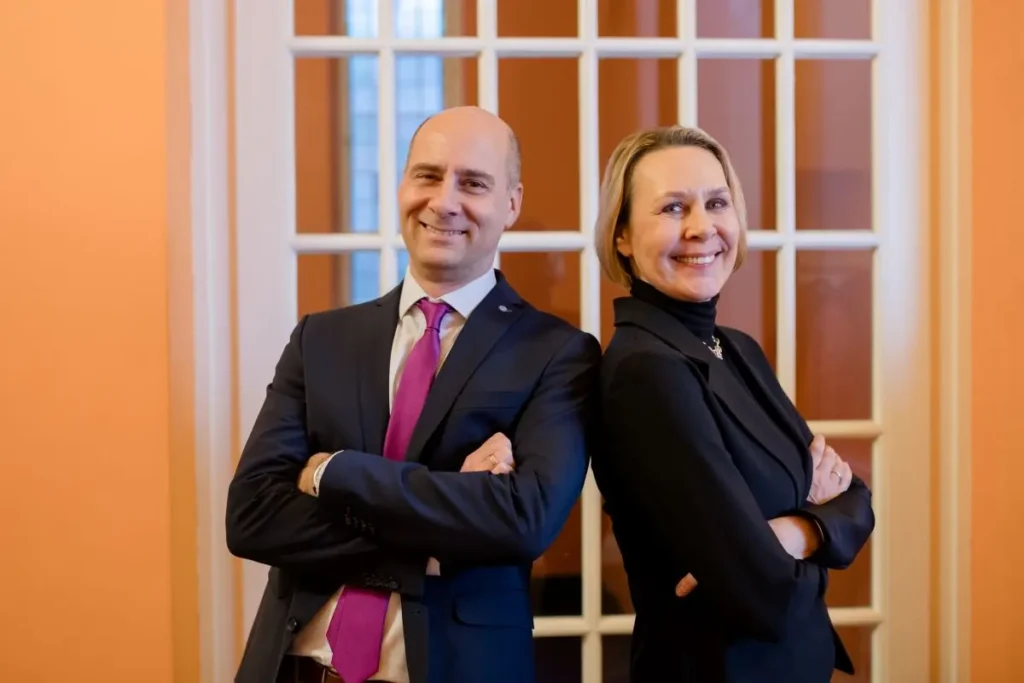 Priv.-Doz. Dr. Roman Fleischhackl mit seiner Partnerin Kerstin Staal (Fleischhackl Strategie & Leadership)
© Xenia Bluhm
